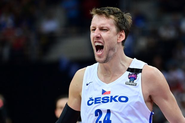 Z povedeného hodu se v zápase s Izraelem raduje Jan Veselý Z povedeného hodu se v zápase s Izraelem raduje Jan Veselý