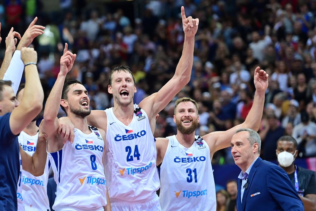 Postup! Čeští basketbalisté udolali Izrael 88:77 a proklouzli z pražské skupiny do osmifinále s Řeky