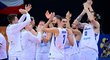 Čeští basketbalisté děkují fanouškům po posledním, vítězném klání v O2 areně