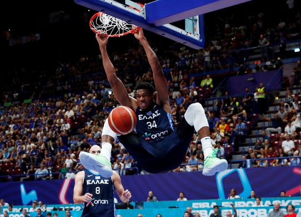 Giannis Antetokounmpo bude patrně největší překážkou při snaze Česka o postup do čtvrtfinále Giannis Antetokounmpo bude patrně největší překážkou při snaze Česka o postup do čtvrtfinále