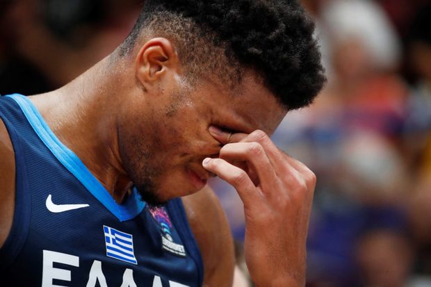 Giannis Antetokounmpo si na turnaji prožil těžké chvíle v souvislosti se svým zdravím Giannis Antetokounmpo si na turnaji prožil těžké chvíle v souvislosti se svým zdravím
