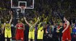 Basketbalisté Fenerbahce Istanbul se radují z triumfu v Eurolize