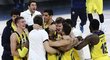 Euforie basketbalistů Fenerbahce Istanbul po výhře nad Olympiakosem a triumfu v Eurolize