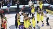 Basketbalisté Fenerbahce Istanbul s Janem Veselým slaví triumf v Eurolize