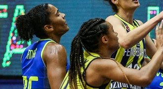 Basketbalistky USK uspěly i s Gdyní, o postupu se rozhodne v lednu