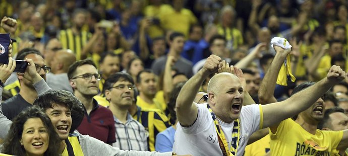 Basketbalisté Fenerbahce Istanbul měli v Berlíně na finále Euroligy v hledišti převahu