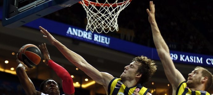 Český basketbalista Jan Veselý prožil vítězný návrat z NBA do Evropské ligy.