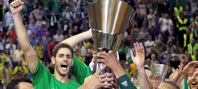 Basketbalisté Panathinaikosu se radují z triumfu v Eurolize