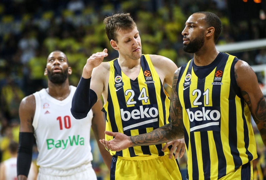 Fenerbahce s Janem Veselým se v Evropské lize nedaří, prohrálo pět z posledních šesti utkání