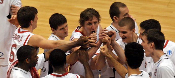 Basketbalisté Nymburka se radují z postupu do čtvrtfinále Evropského poháru