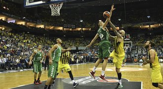 Skvělý Veselý dotáhl Fenerbahce do finále EL! Turecký tým čeká CSKA Moskva