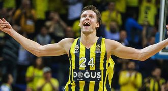 Veselého 12 bodů pomohlo Fenerbahce vyhrát derby v Eurolize