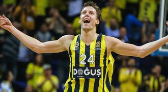 Veselý předčil Balvína a dovedl Fenerbahce k úvodní výhře v EL