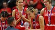 Horáková přebírá trofej za druhé místo na světovém šampionátu basketbalistek