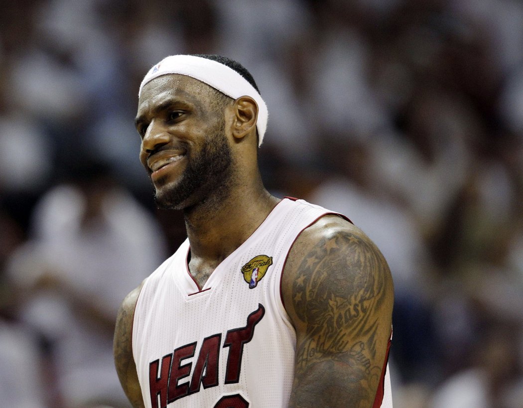 Ten výraz mluví za vše... LeBron James odešel z finále NBA jako poražený