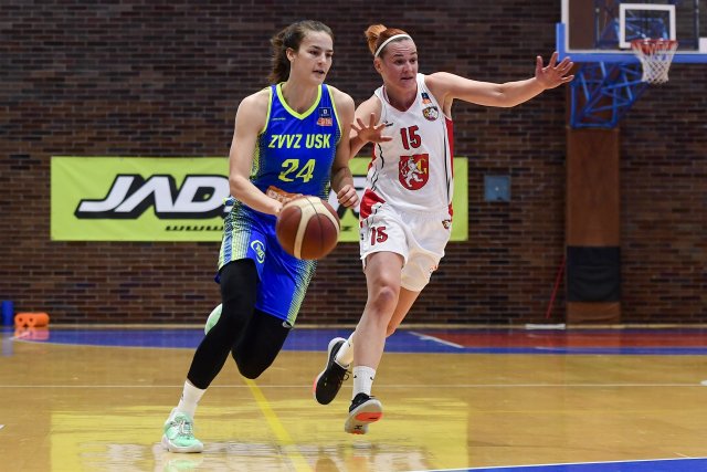 Basketbalistky USK Praha vyhrály ve druhém finálovém utkání v Hradci Králové 100:68 a jediný úspěch je dělí od zisku rekordního 15. ligového titulu