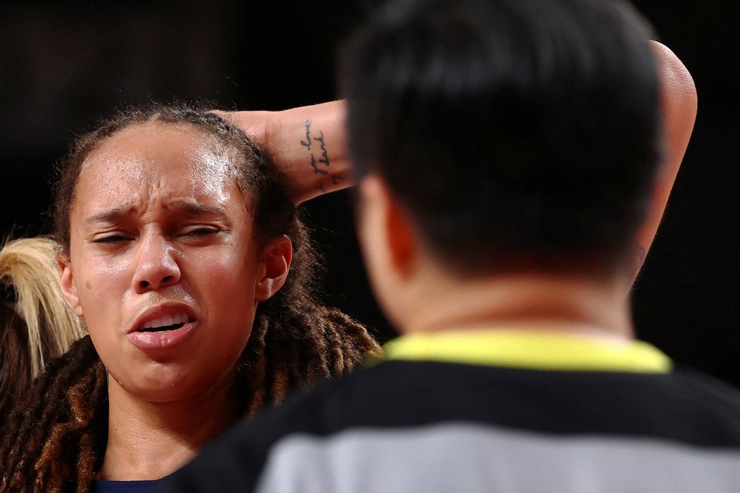 Americká basketbalistka a dvojnásobná držitelka zlaté medaile z olympiády Brittney Grinerová sedí v ruském vězení