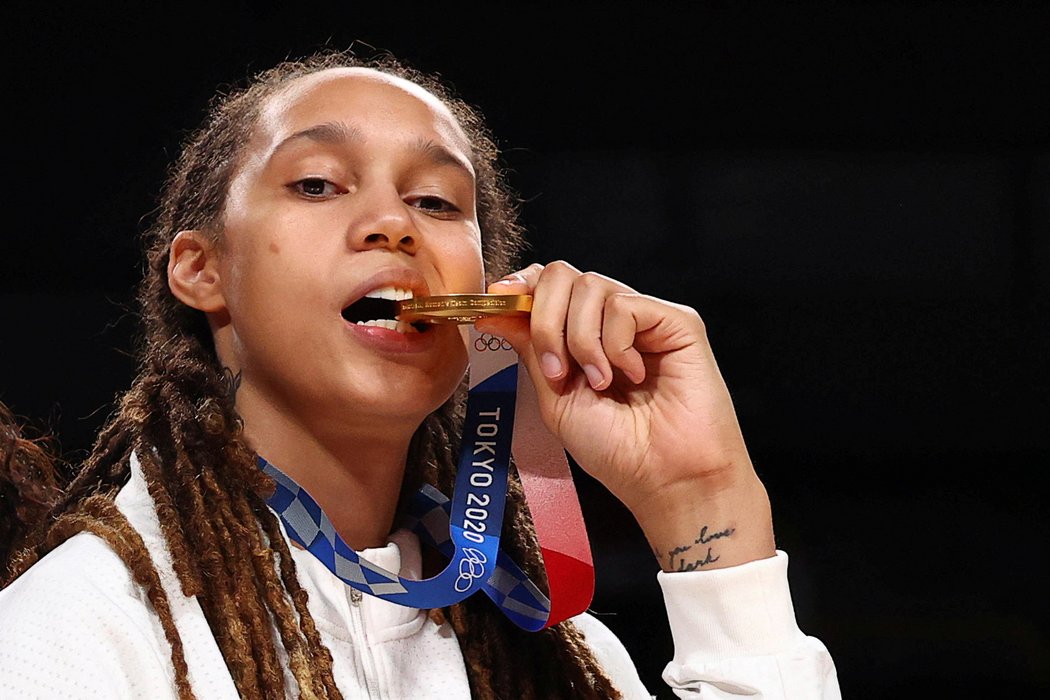 Americká basketbalistka a dvojnásobná držitelka zlaté medaile z olympiády Brittney Grinerová sedí v ruském vězení