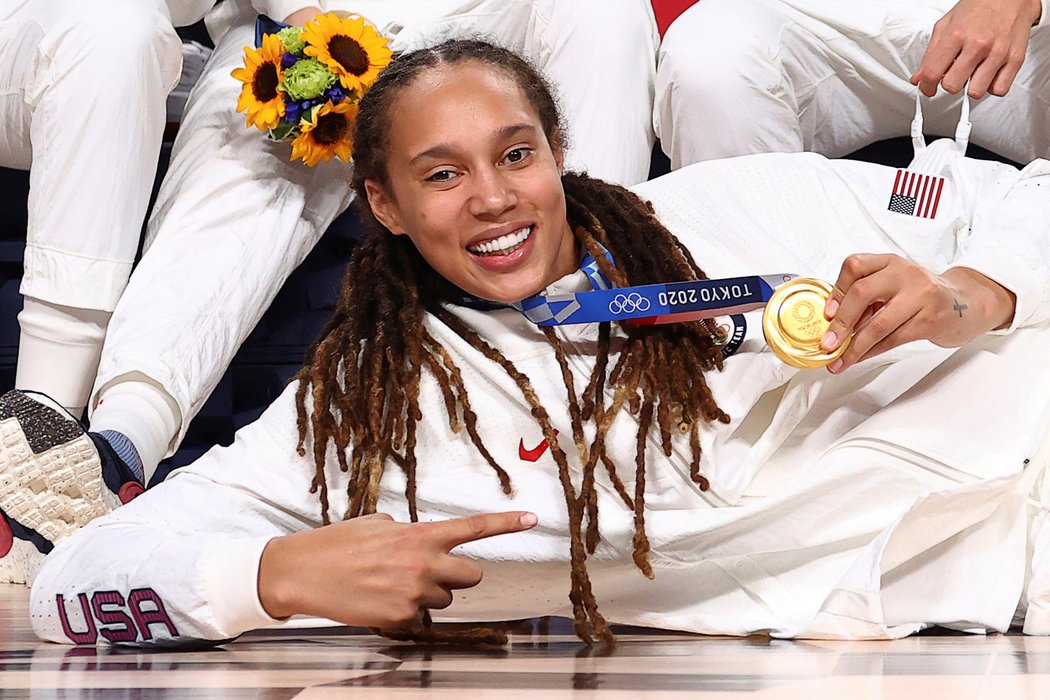 Americká basketbalistka a dvojnásobná držitelka zlaté medaile z olympiády Brittney Grinerová sedí v ruském vězení