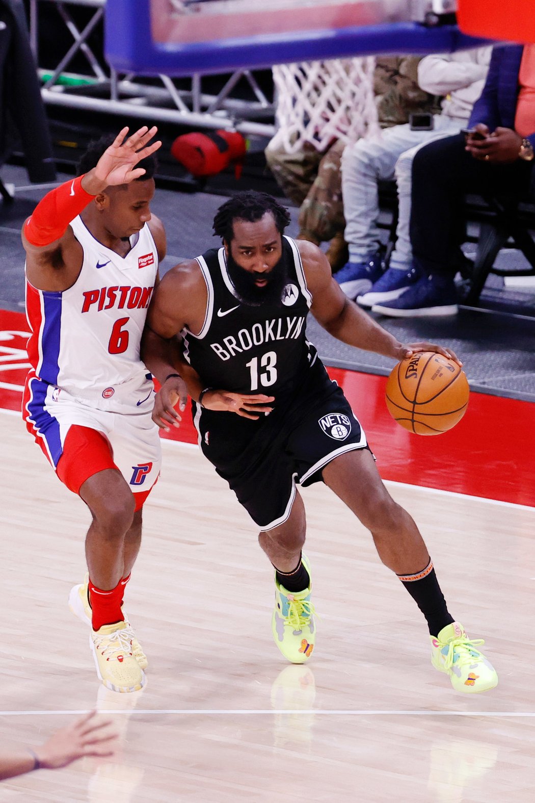 Basketbalisté Brooklynu zvítězili v pátečním utkání NBA těsně 113:111 nad Detroitem a opět jsou druzí v tabulce Východní konference
