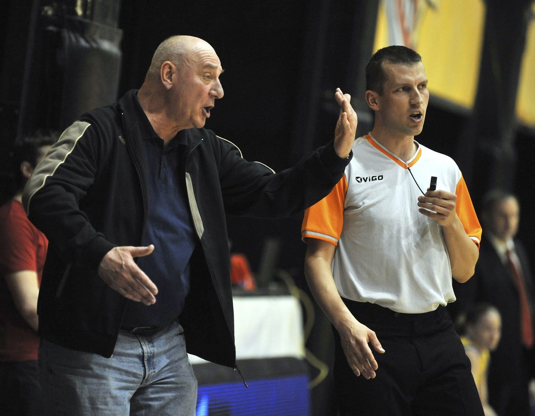 Trenér brněnských basketbalistek Jan Bobrovský