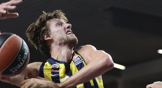 Veselý dal v EL nejvíc bodů, ale Fenerbahce poprvé prohrálo