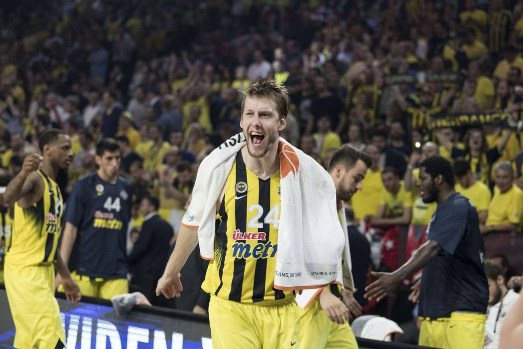 Jan Veselý v dresu Fenerbahce