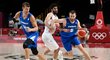 Český basketbalista David Jelínek při utkání v reprezentačním dresu