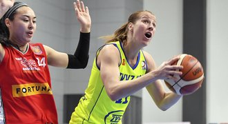 Zlatá basketbalová ručka pálí dál. Kateřina Elhotová bude i po mateřské oporou