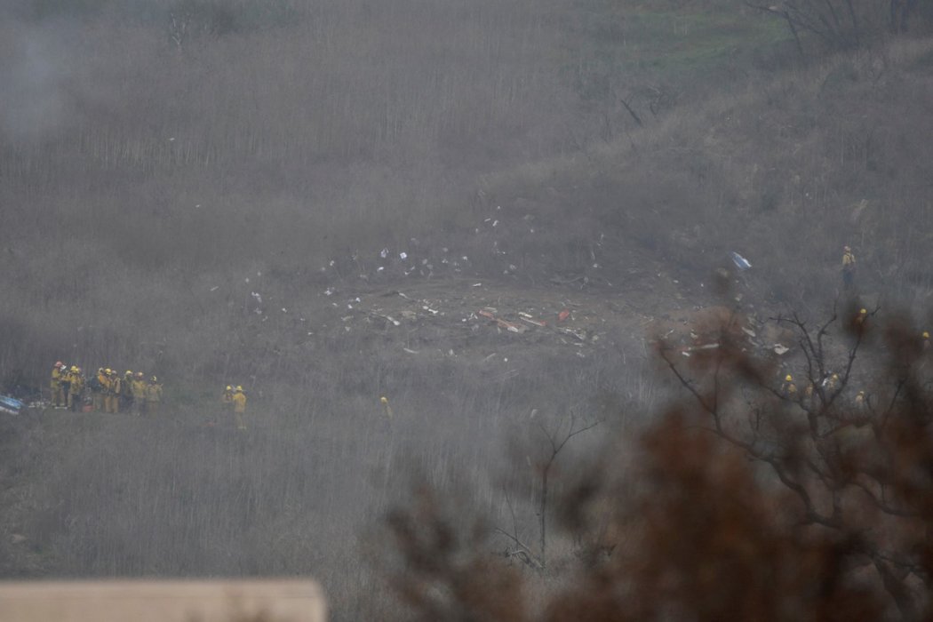 Místo neštěstí helikoptéry s Kobem Bryantem, kde zasahují hasiči