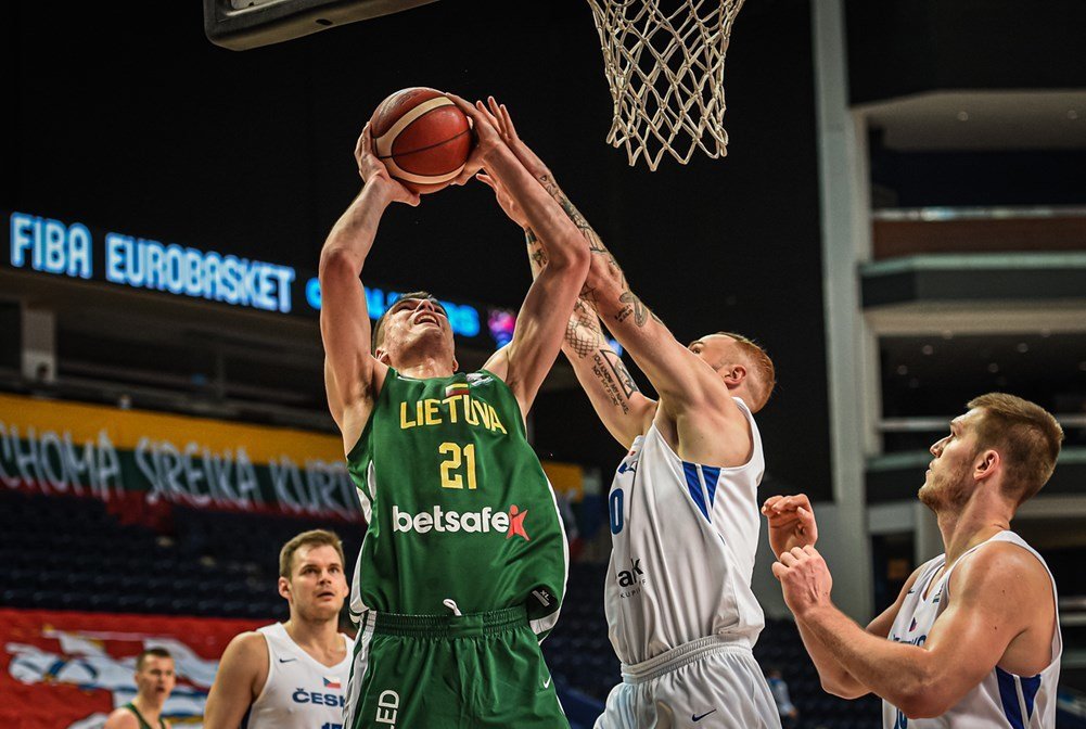 Čeští basketbalisté Litvě podlehli o 20 bodů