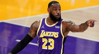 James ve formě! 37 body táhl Lakers k výhře, šampioni dotahují Utah