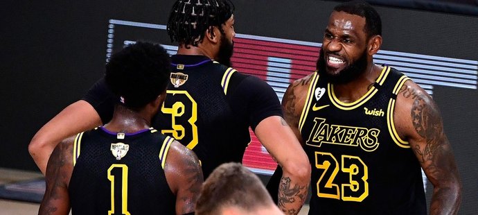 Basketbalisté Los Angeles Lakers vedou ve finále NBA nad Miami 2:0, druhý zápas vyhráli 124:114. LeBron James dal 33 bodů.