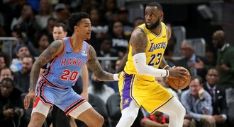 James si připsal triple double, Lakers i přes to prohráli s Atlantou