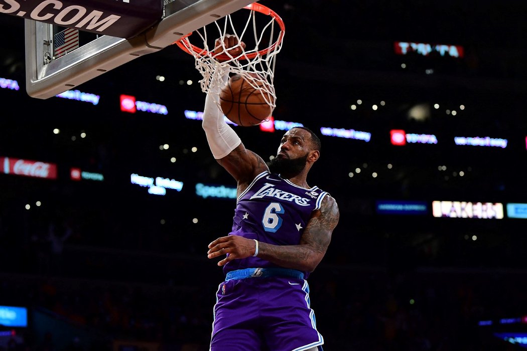 Basketbalisté Los Angeles Lakers porazili Atlantu