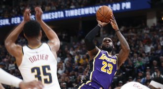 Lakers zvítězili v Denveru. Jamese trápily trojky, i tak má triple double