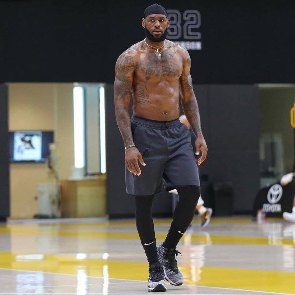 LeBron James na sobě maká, formou strčí do kapsy i mladší hráče