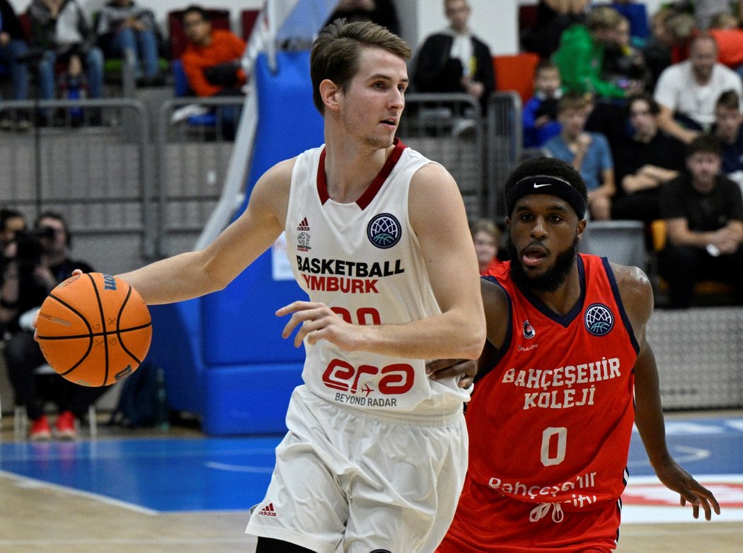 Basketbalisté Nymburka s novými trenéry napotřetí uspěli v Lize mistrů, zdolali turecký Bahcesehir