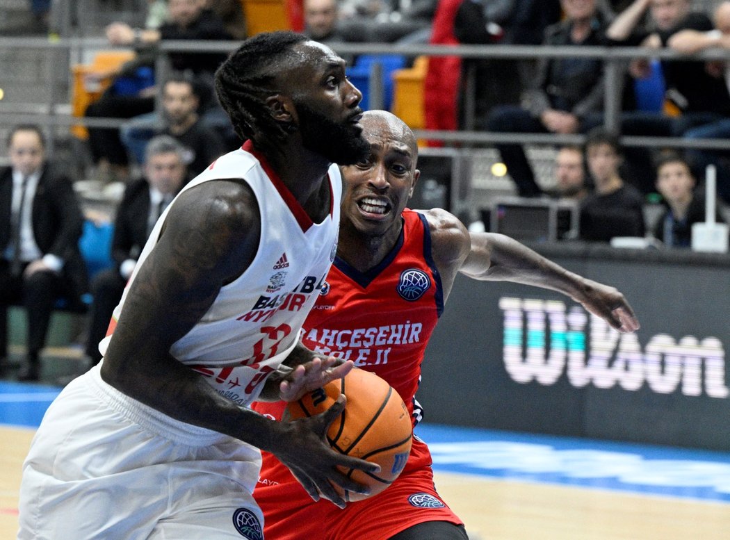 Basketbalisté Nymburka s novými trenéry napotřetí uspěli v Lize mistrů, zdolali turecký Bahcesehir