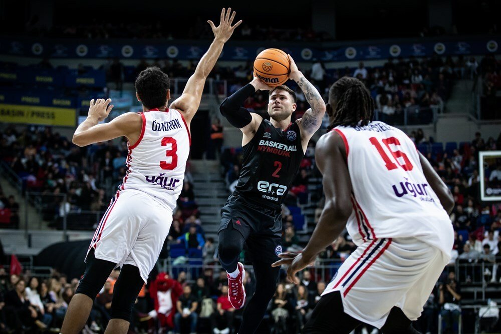 Basketbalisté Nymburka v Istanbulu padli