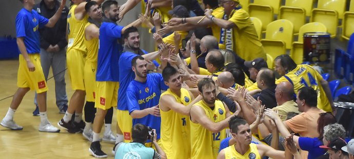 Basketbalisté Opavy se radují z triumfu v Lize mistrů