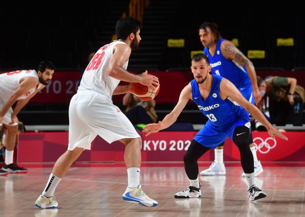 Jakub Šiřina brání Íránce Behnama Yakhchalidehkordiho Jakub Šiřina brání Íránce Behnama Yakhchalidehkordiho