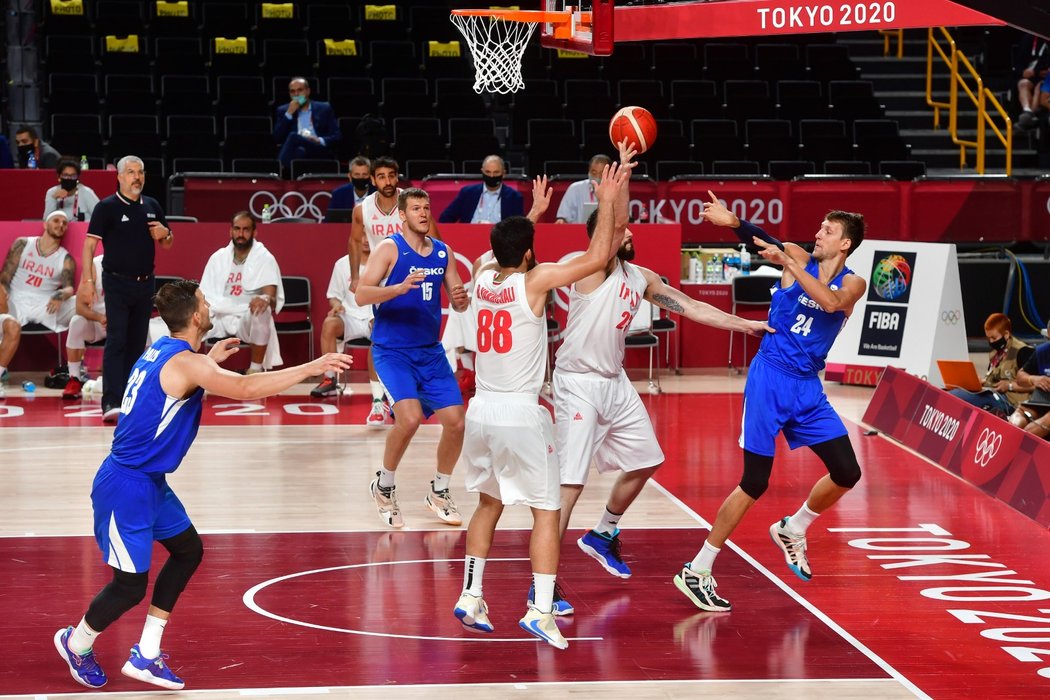 Čeští basketbalisté na úvod Her porazili Írán 84:78