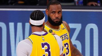 LeBron a spol. krok od finále! Lakers přetlačili Denver, Howard ubránil Jokiče
