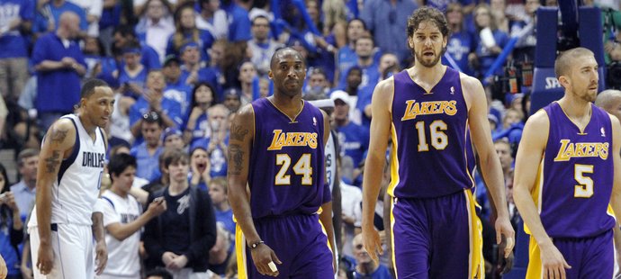 Basketbalisté LA Lakers se rozloučili  se sezonou debaklem