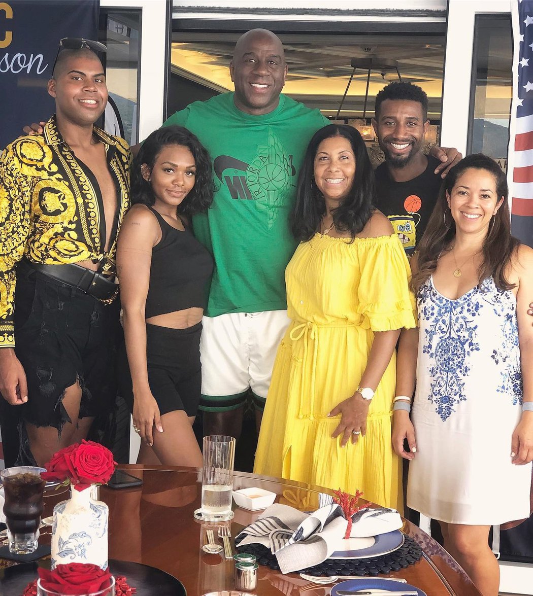 Legendární Magic Johnson loni oslavil šedesátku s rodinou na luxusní jachtě