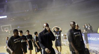 Utkání NBA v Mexiku zhatila porucha generátoru a kouř v hale