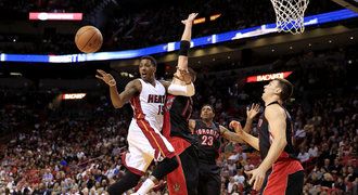 Basketbalisté Miami a Golden State drží v NBA neporazitelnost