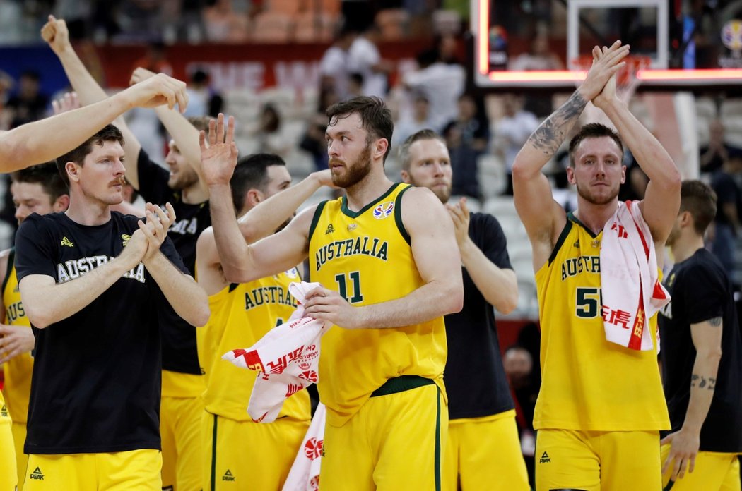 Basketbalisté Austrálie slaví po výhře nad Českou republikou postup do semifinále MS