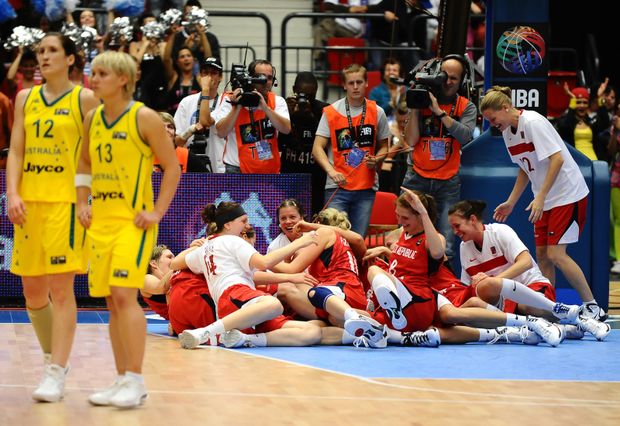 Vítězná "valná hromada" českých basketbalistek po čtvrtfinále s Austrálií Vítězná "valná hromada" českých basketbalistek po čtvrtfinále s Austrálií